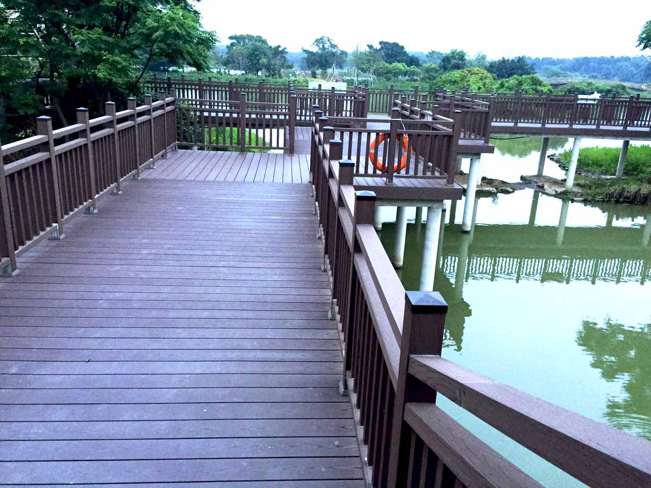 塑木亲水栈道